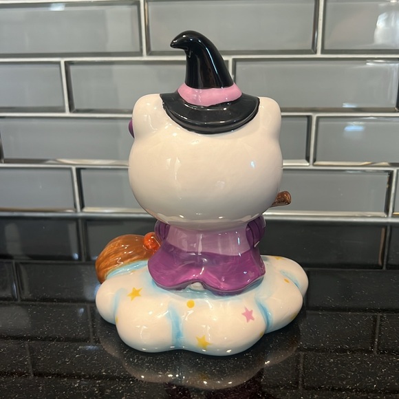 Hello Kitty Halloween Witch Figurine - Picture 2 of 2